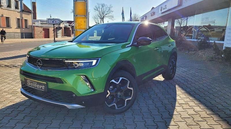 Matcha green/ikone gruen Gebraucht 2021 Opel Mokka Ultimate SUV | 26.490 € - Bild 1/4