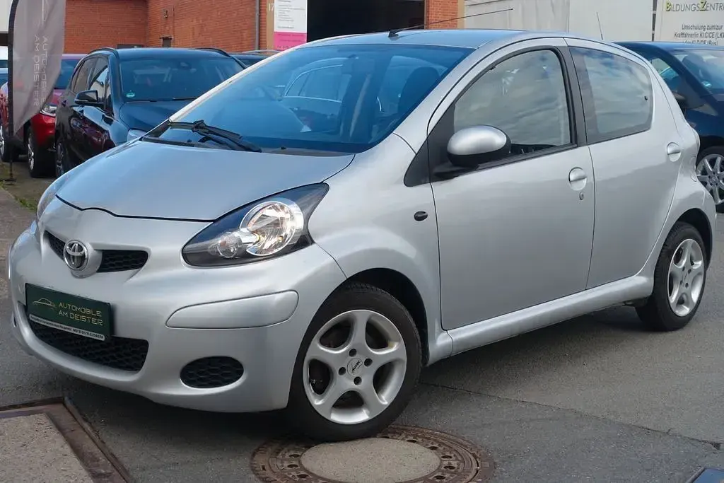Gebraucht Toyota Aygo Cool 68 PS (50 kW) 2009 Silber Kleinwagen