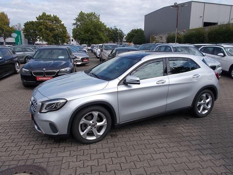 Silber Gebraucht 2019 Mercedes GLA220 SUV | 23.700 € (Fairer Preis) - Bild 1/4