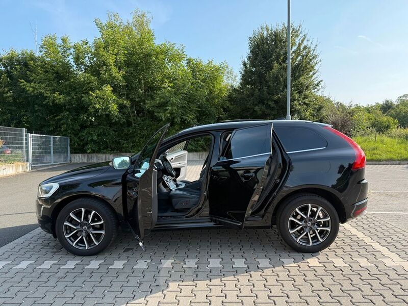 Schwarz Gebraucht 2016 Volvo XC60 Summum SUV | 16.000 € - Bild 1/4