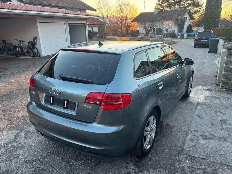 Gebraucht Audi A3 Ambition 105 PS (77 kW) 2010 Grau Kleinwagen