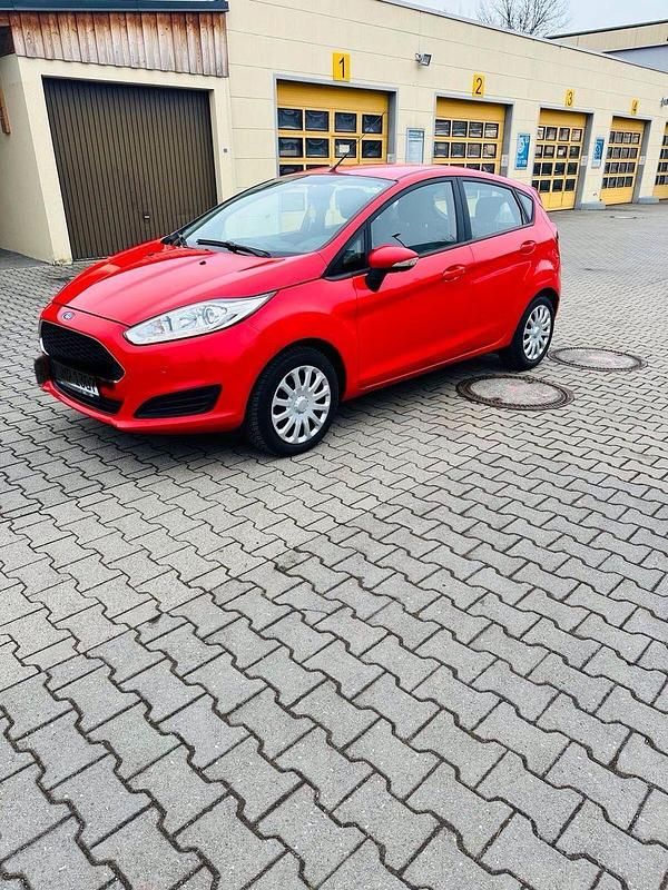 Gebraucht Ford Fiesta Trend 60 PS (44 kW) 2016 Rot Kleinwagen