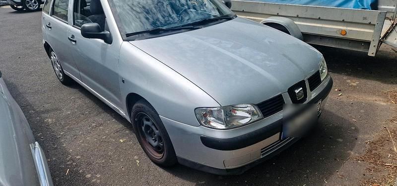 Silber Gebraucht 2002 Seat Ibiza Kleinwagen | 1.500 € (Etwas zu teuer) - Bild 1/4