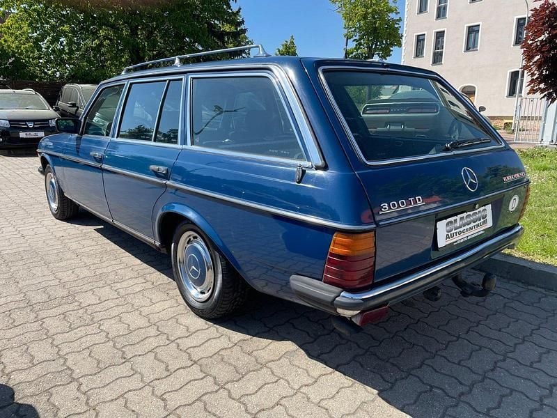 Gebraucht Mercedes 300 125 PS (91 kW) 1984 Blau Kombi