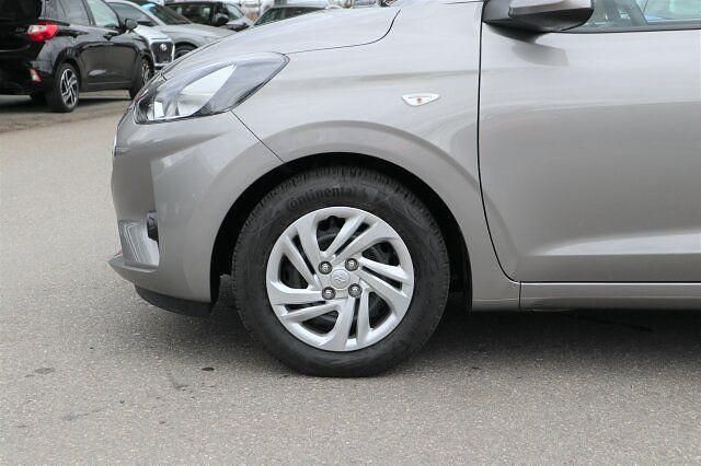 Gebraucht Hyundai i10 Select 67 PS (49 kW) 2021 Brass Kleinwagen