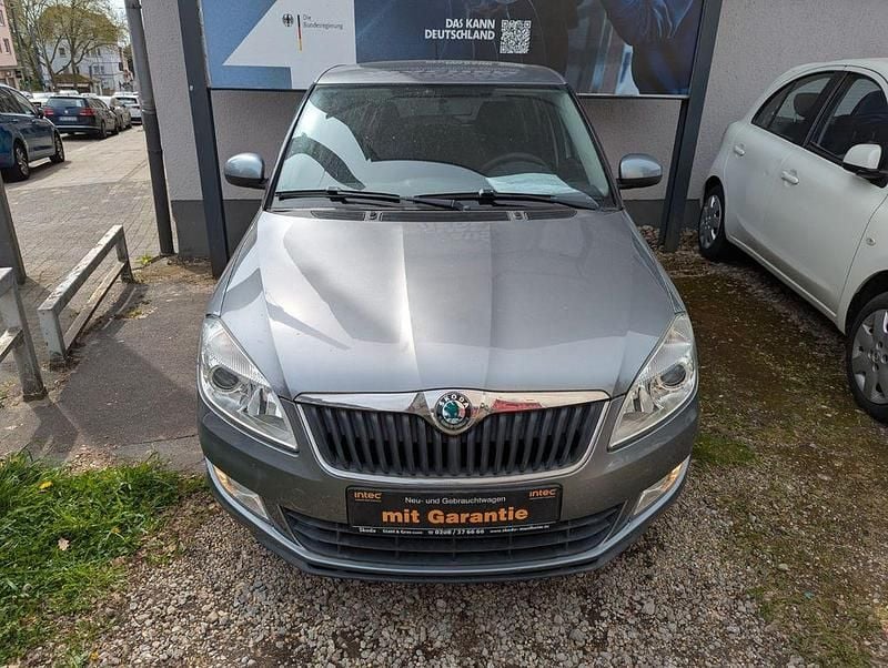 Gebraucht Skoda Fabia Ambition 60 PS (44 kW) 2012 Grau Limousine
