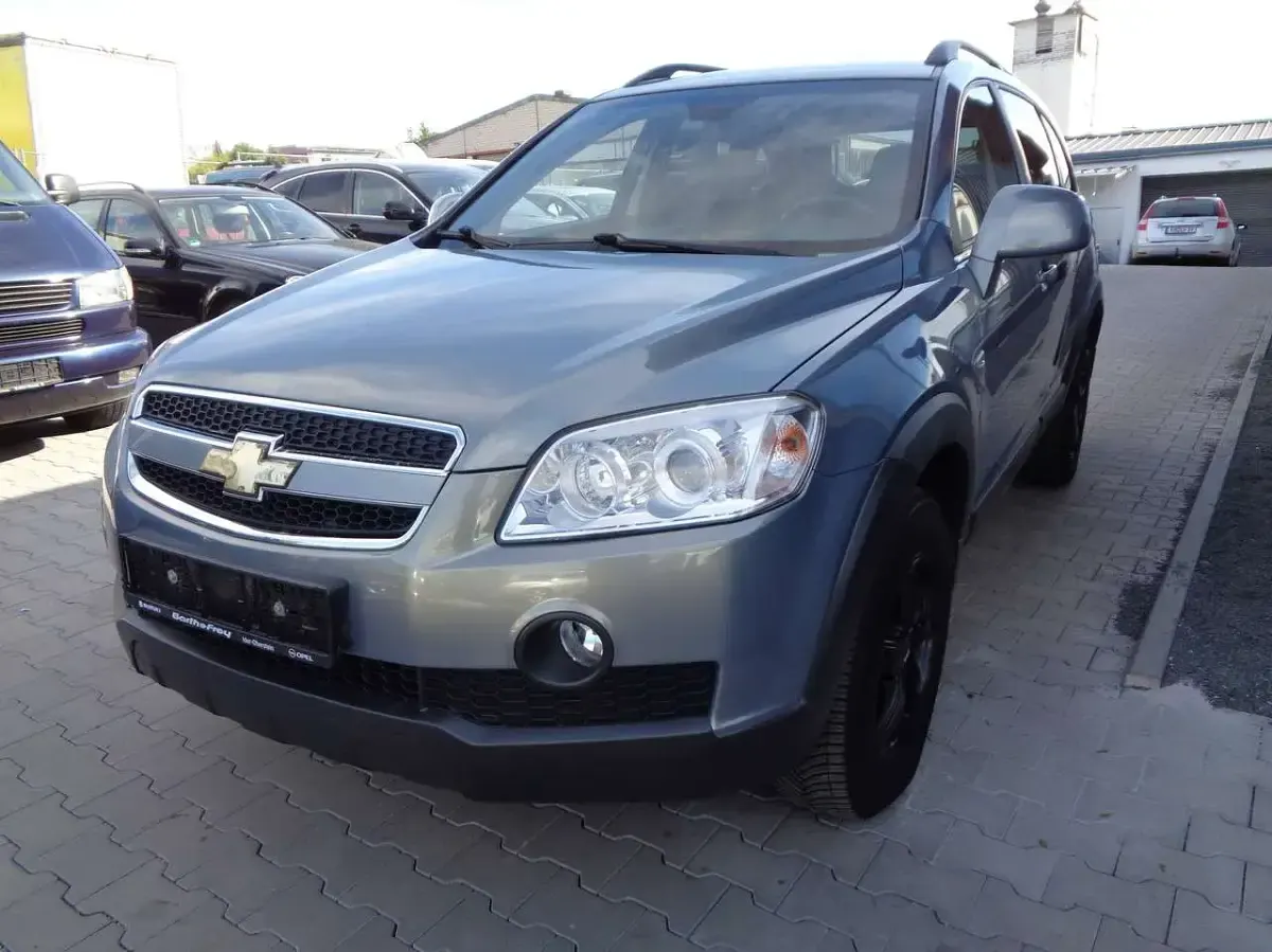 Gebraucht Chevrolet Captiva LT 150 PS (110 kW) 2009 Muschelgrau/placid gray SUV