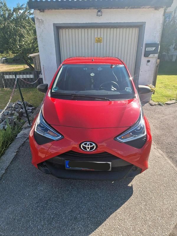 Rot Gebraucht 2018 Toyota Aygo Kleinwagen | 6.800 € (Superpreis) - Bild 1/4