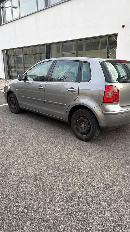 Gebraucht VW Polo 75 PS (55 kW) 2005 Grau Kleinwagen