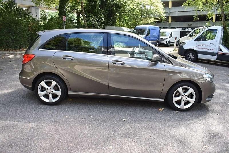 Gebraucht Mercedes B200 156 PS (114 kW) 2012 Monolithgrau Van / Kleinbus