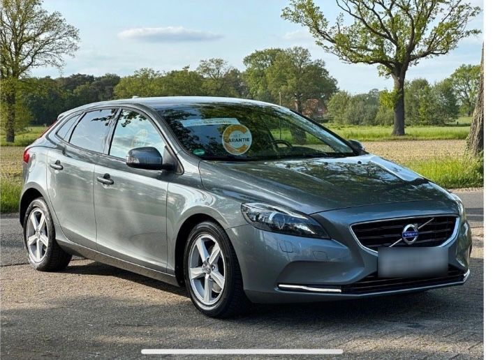 Silber Gebraucht 2014 Volvo V40 Kinetic Kombi | 10.500 € (Guter Preis) - Bild 1/3