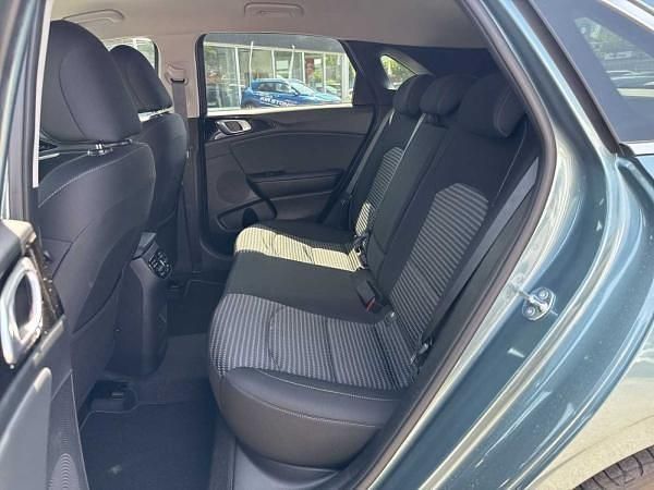 Neu Kia Ceed 140 PS (102 kW) 2025 Grau (yukka stahl grau) Kleinwagen