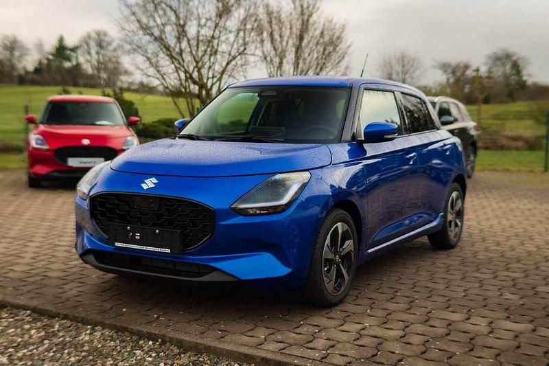 Frontier blue pearl metallic Neu 2025 Suzuki Swift Comfort+ Limousine | 22.290 € - Bild 1/4