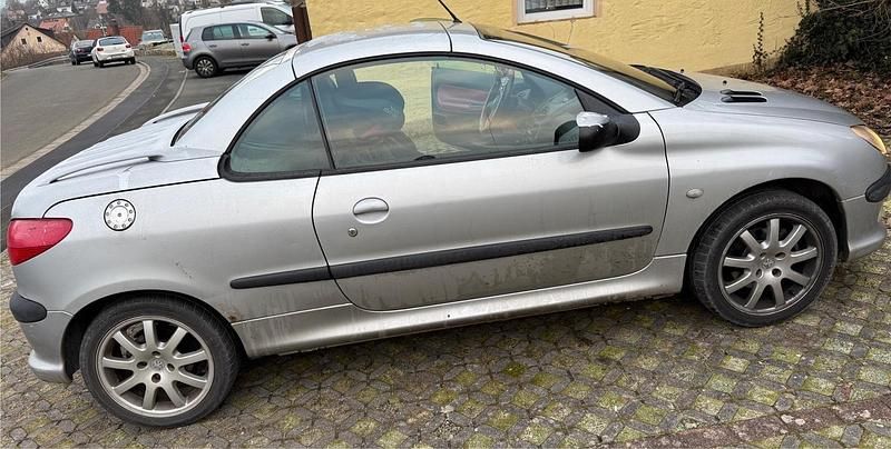 Gebraucht Peugeot 206 CC 136 PS (100 kW) 2001 Silber Cabrio