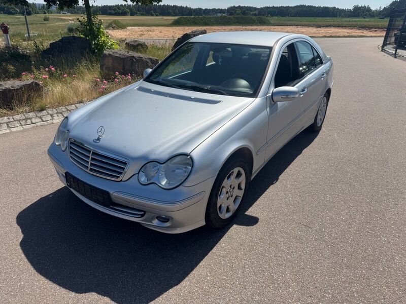 Silber Gebraucht 2006 Mercedes C220 Limousine | 1.790 € (Superpreis) - Bild 1/4