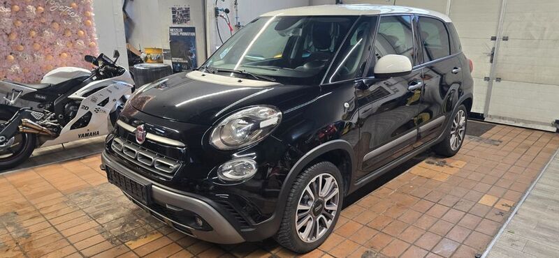 Schwarz Gebraucht 2018 Fiat 500L Cross Van / Kleinbus | 9.900 € (Fairer Preis) - Bild 1/4