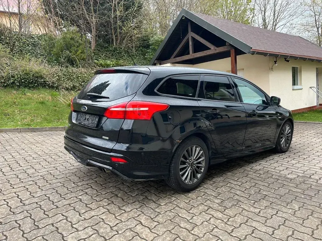 Gebraucht Ford Focus ST-Line 150 PS (110 kW) 2016 Schwarz Limousine