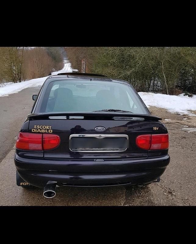 Gebraucht Ford Escort 105 PS (77 kW) 1995 Violet Limousine