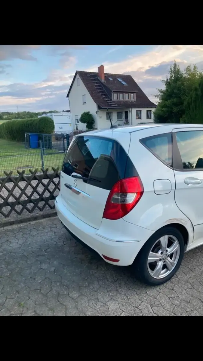 Gebraucht Mercedes A160 95 PS (69 kW) 2010 Weiß Kleinwagen