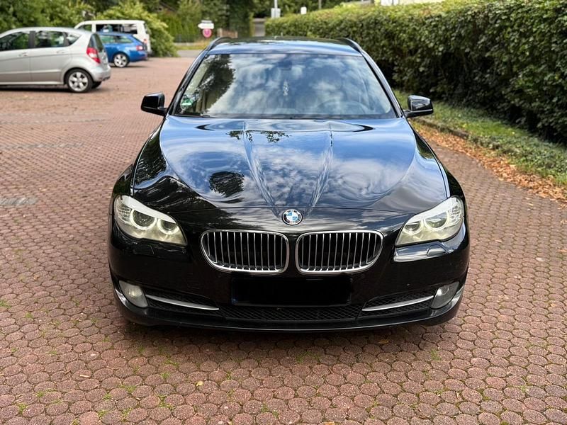 Schwarz Gebraucht 2013 BMW 520 Kombi | 5.950 € (Guter Preis) - Bild 1/4