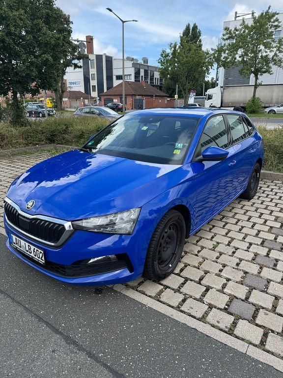 Blau Gebraucht 2020 Skoda Scala Ambition Kleinwagen | 11.200 € (Guter Preis) - Bild 1/4