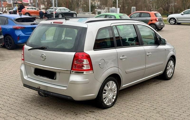 Gebraucht Opel Zafira 125 PS (91 kW) 2012 Silber Van / Kleinbus