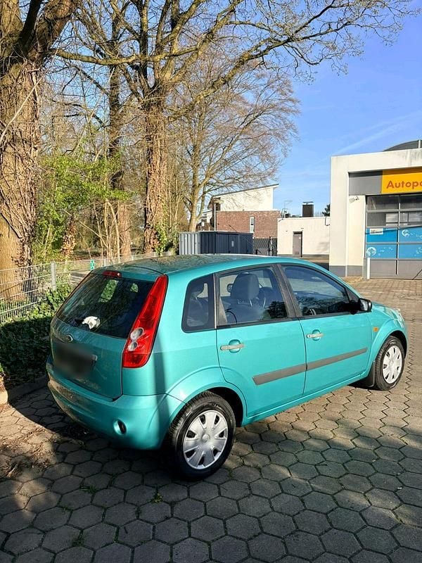Gebraucht Ford Fiesta 69 PS (50 kW) 2007 Grün Kleinwagen