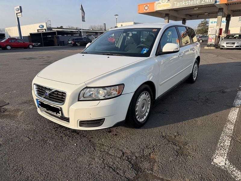 Gebraucht Volvo V50 Momentum 109 PS (80 kW) 2009 Weiß Kombi