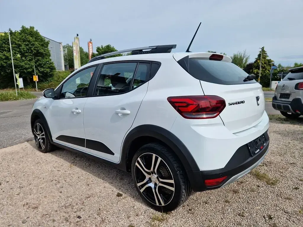 Gebraucht Dacia Sandero Comfort 91 PS (66 kW) 2021 Weiß SUV