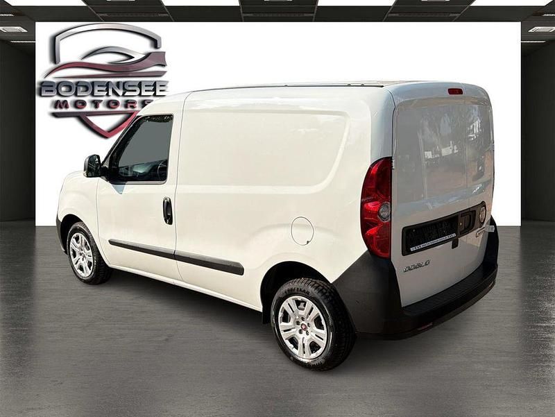 Gebraucht Fiat Doblò 101 PS (74 kW) 2022 Weiß Van / Kleinbus
