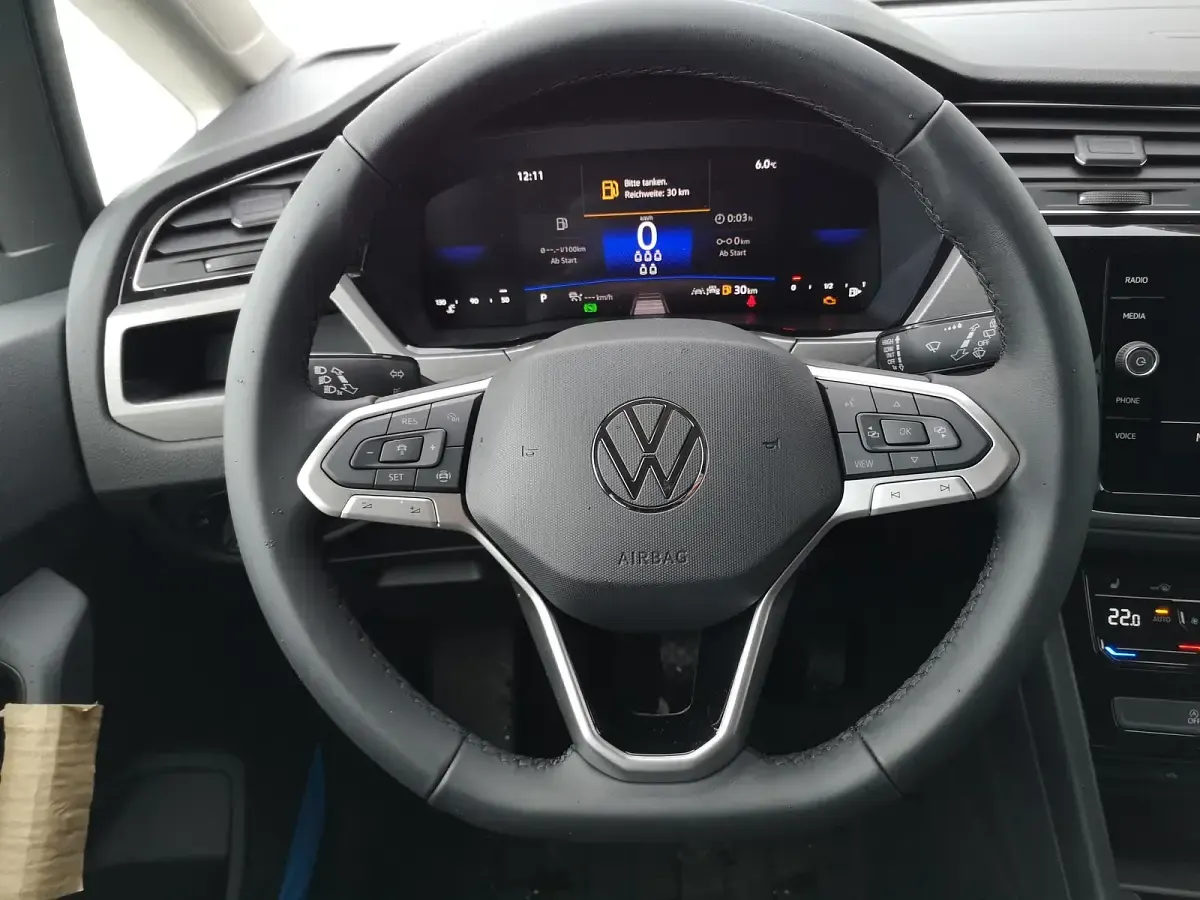Neu VW Touran Comfortline 150 PS (110 kW) 2026 Delfingrau metallic Van / Kleinbus