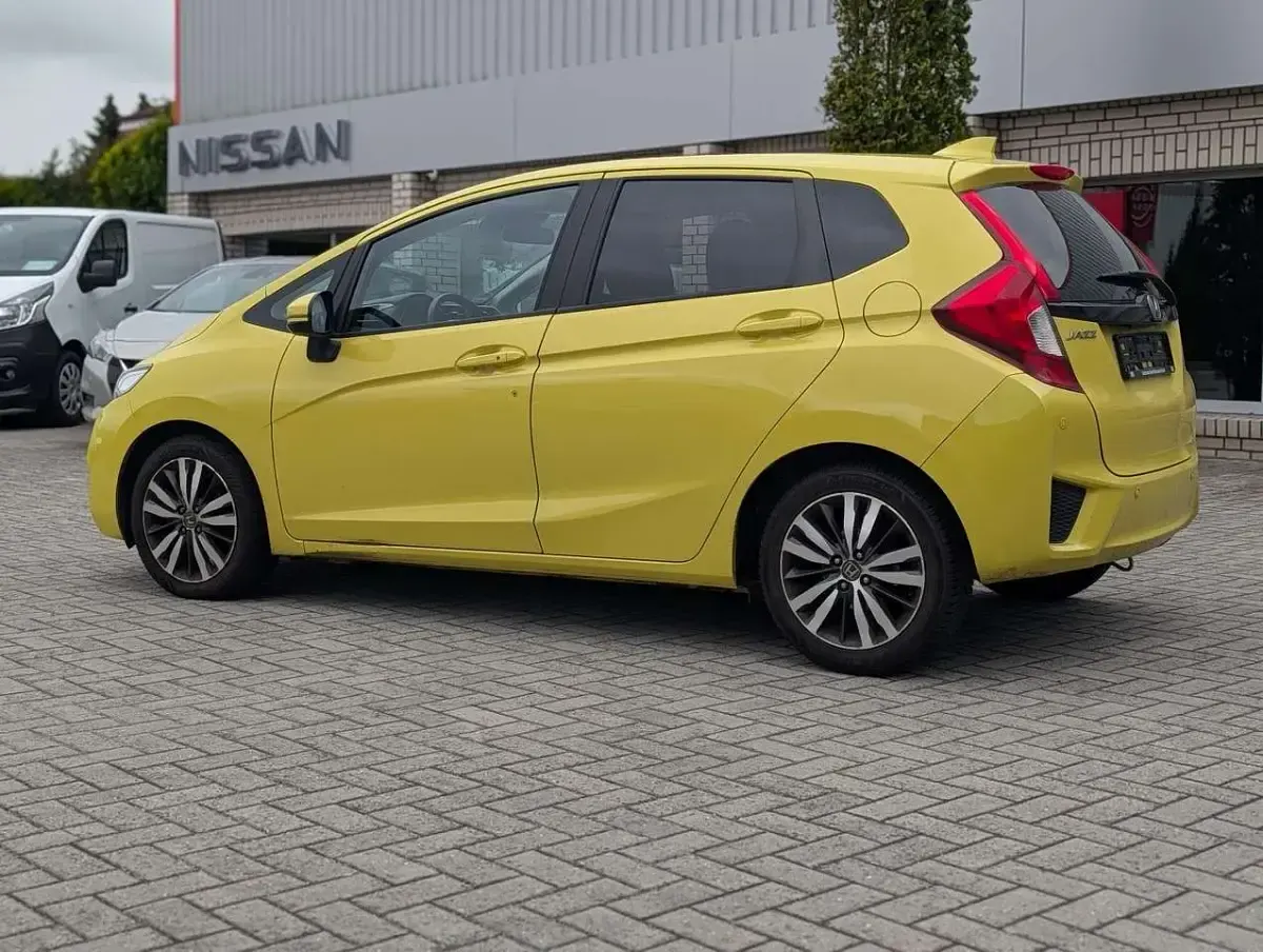 Gebraucht Honda Jazz Elegance 102 PS (75 kW) 2016 Attract yellow p. Kleinwagen
