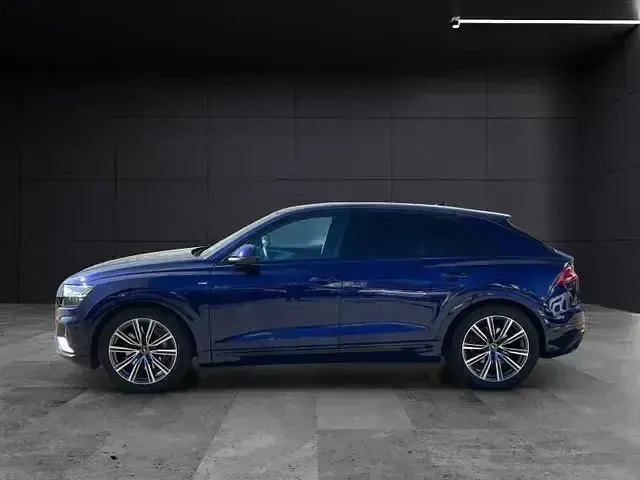 Gebraucht Audi Q8 Ambiente 381 PS (280 kW) 2023 Blau SUV