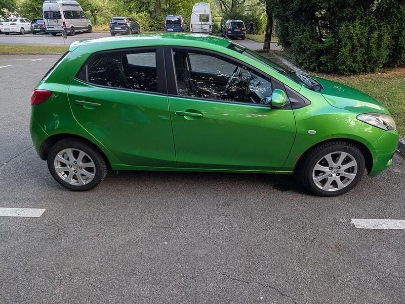 Gebraucht Mazda 2 Independence 86 PS (63 kW) 2009 Grün Kleinwagen