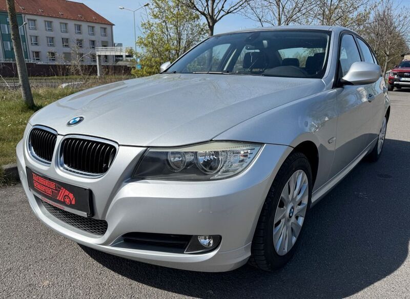 Silber Gebraucht 2009 BMW 318 Comfort Edition Limousine | 9.400 € (Teuer) - Bild 1/4