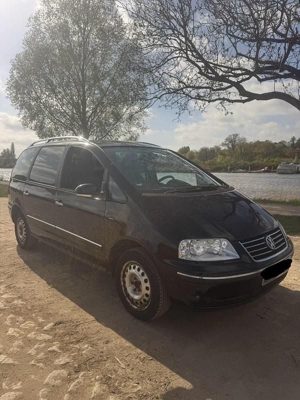 Second-hand VW Sharan 116 CP (85 kW) 2007 Negru Monovolum