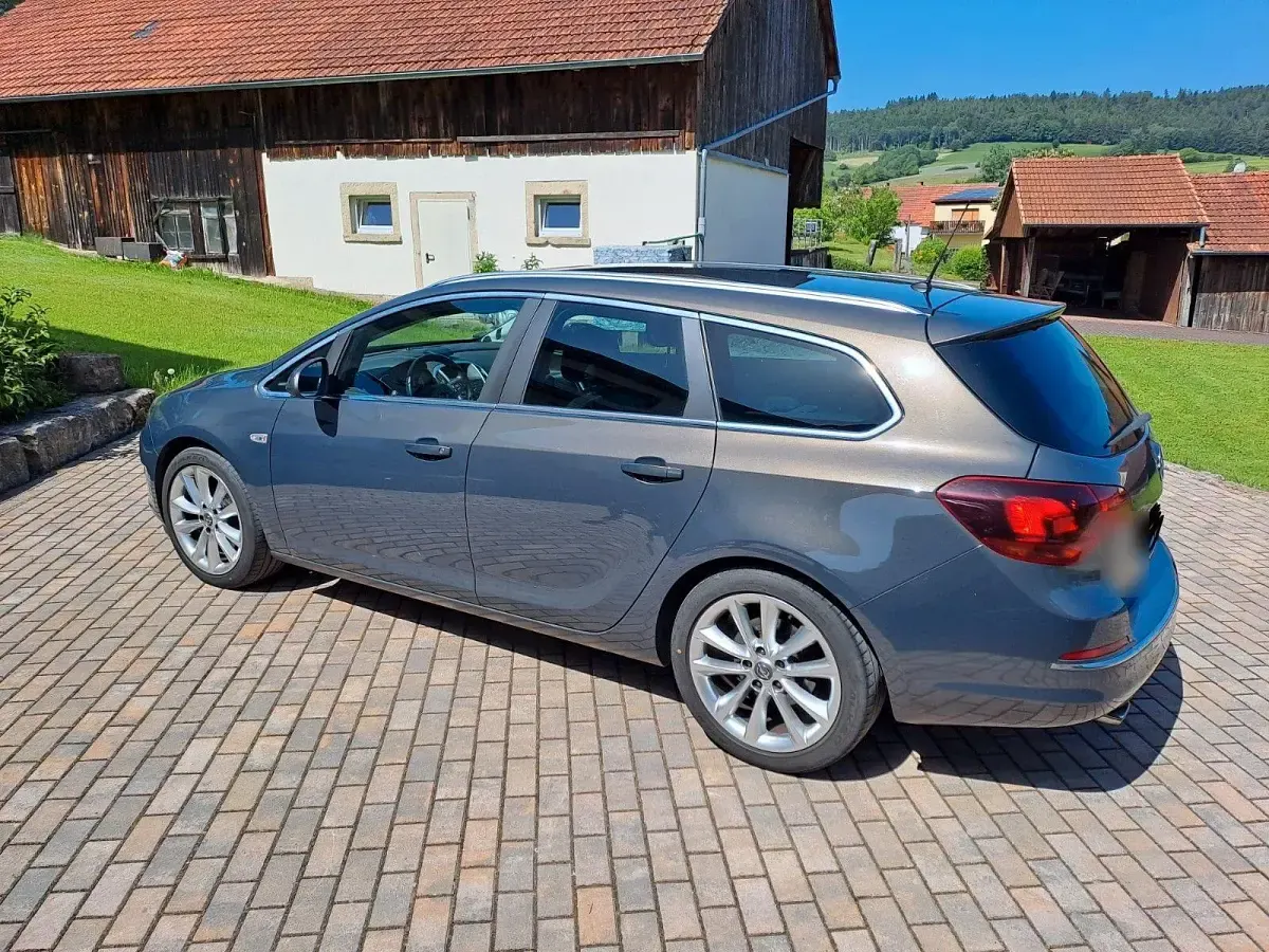 Gebraucht Opel Astra Active 170 PS (125 kW) 2013 Grau Kombi