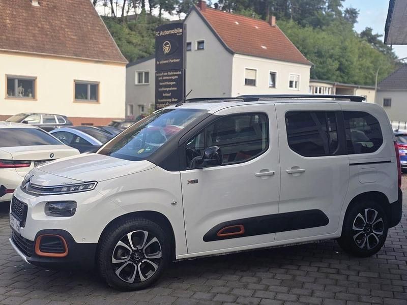 Weiß Gebraucht 2021 Citroën Berlingo XTR Van / Kleinbus | 20.900 € (Fairer Preis) - Bild 1/4