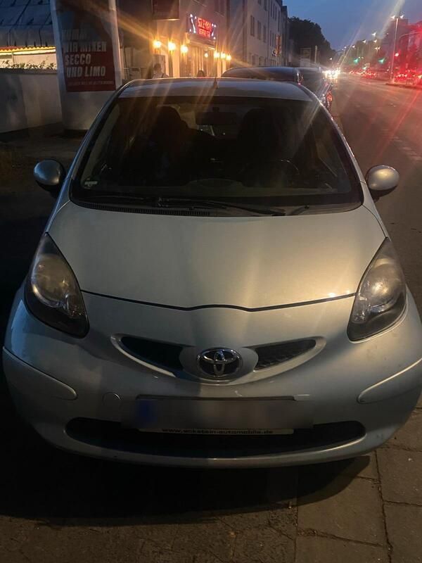 Blau Gebraucht 2006 Toyota Aygo Kleinwagen | 750 € (Superpreis) - Bild 1/4