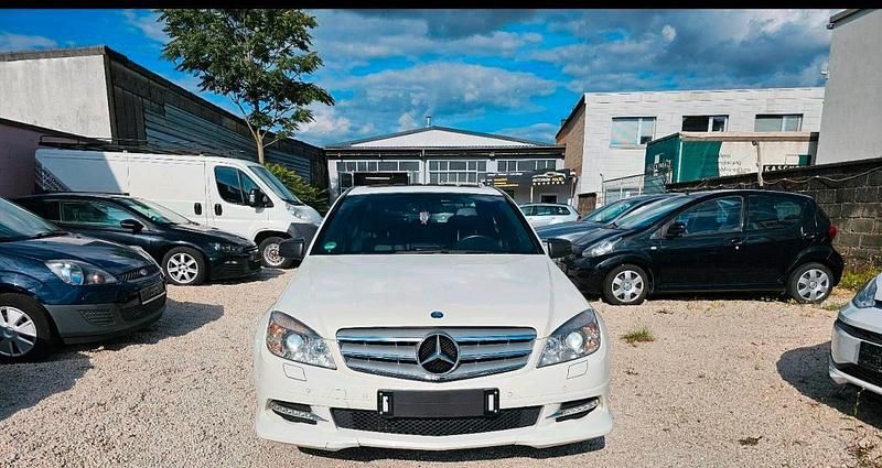 Weiß Gebraucht 2011 Mercedes C300 Limousine | 8.000 € (Guter Preis) - Bild 1/4