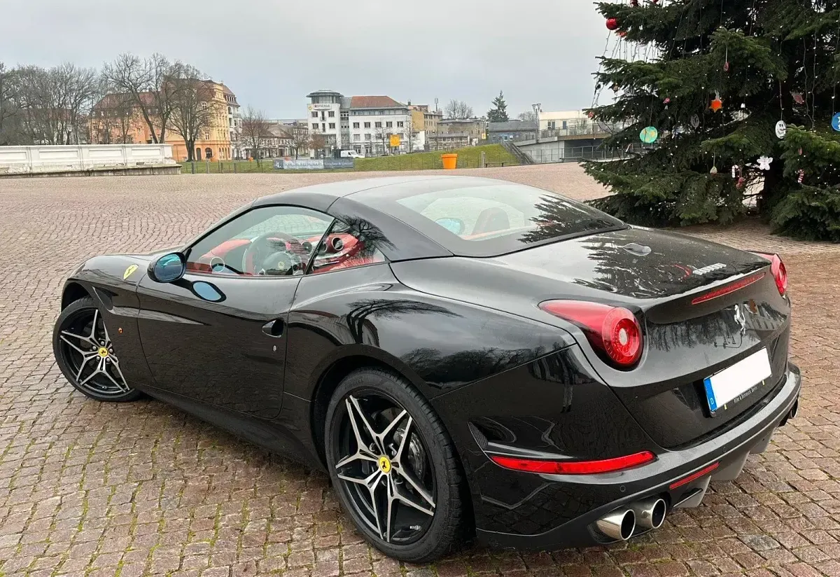 Gebraucht Ferrari California 560 PS (411 kW) 2016 Schwarz Cabrio