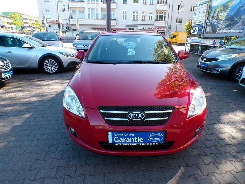 Używany Kia Ceed 143 KM (105 kW) 2009 Czerwony Hatchback