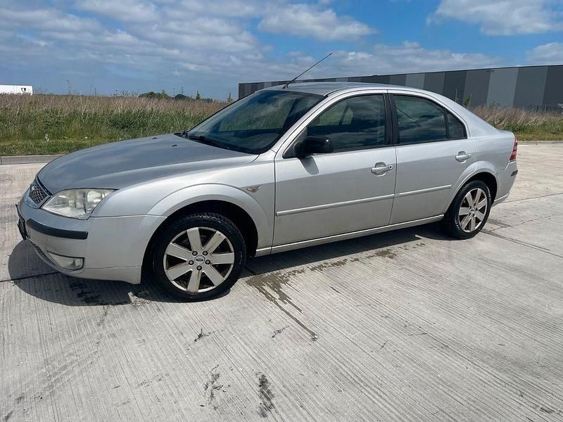 Gebraucht Ford Mondeo Futura 125 PS (91 kW) 2006 Silber Limousine