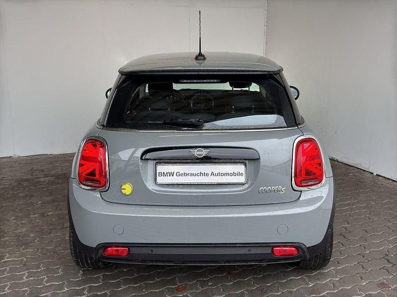 Gebraucht Mini Cooper SE 135 kW (184 PS) 2022 Moonwalk grey metallic Kleinwagen