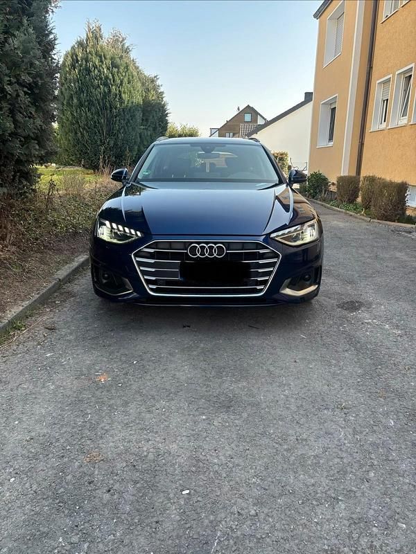 Gebraucht Audi A4 Sport 163 PS (119 kW) 2021 Blau Kombi