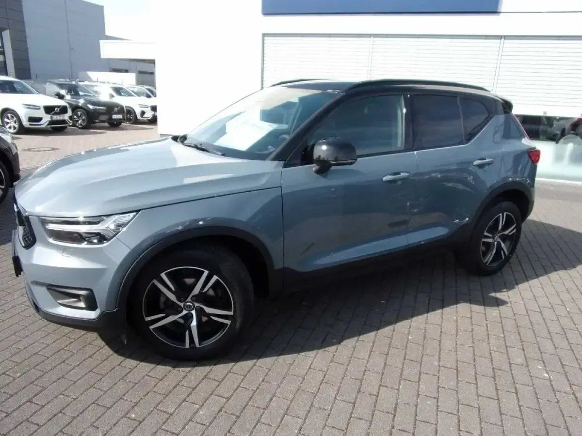 Gebraucht Volvo XC40 R-Design 163 PS (119 kW) 2022 Grau SUV