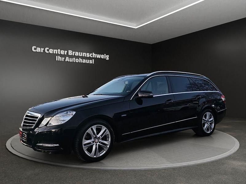 Gebraucht Mercedes E220 Avantgarde 170 PS (125 kW) 2011 Schwarz Limousine
