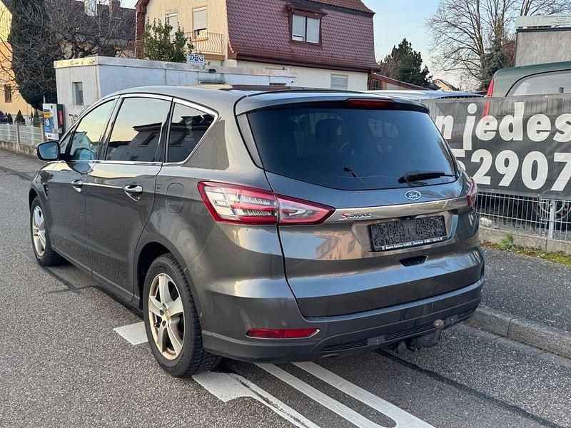 Gebraucht Ford S-MAX Titanium 150 PS (110 kW) 2017 Grau Van / Kleinbus