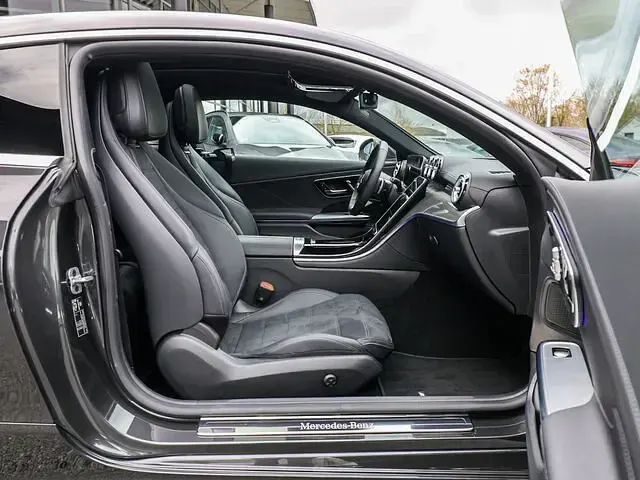 Gebraucht Mercedes CLE300 Premium 258 PS (189 kW) 2023 Grau / graphitgrau Coupé
