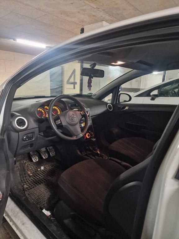 Gebraucht Opel Corsa Color Edition 101 PS (74 kW) 2011 Weiß Kleinwagen